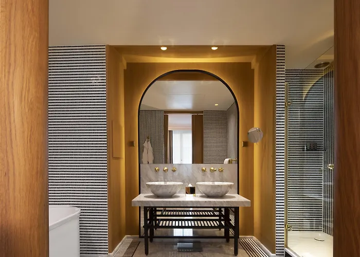 Vernet Champs Elysees Отель