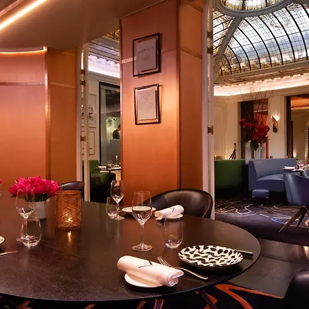 מלון Vernet Champs Elysees 5*