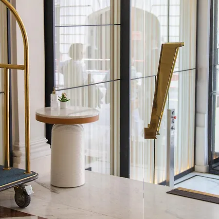 Vernet Champs Elysees 호텔