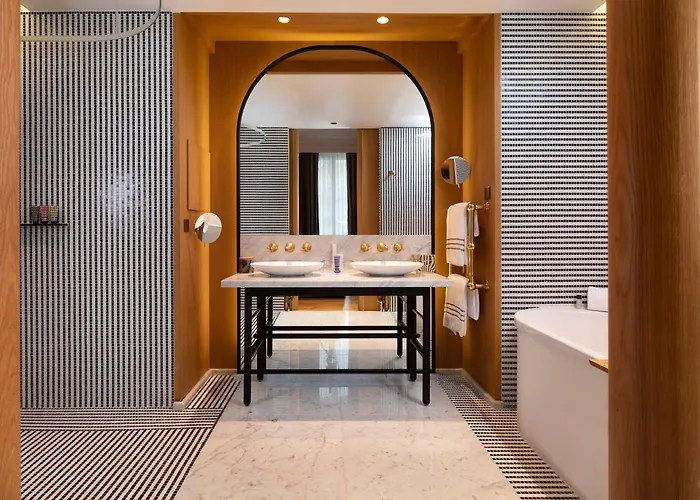 호텔 Vernet Champs Elysees 5*