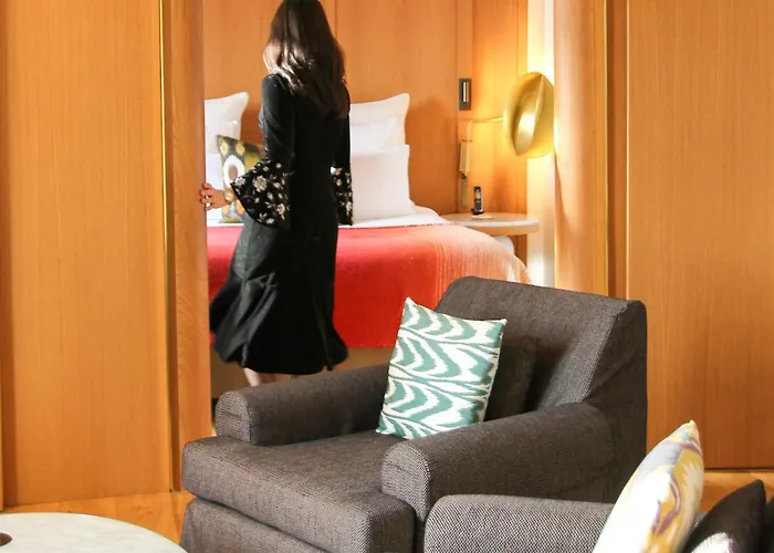 Vernet Champs Elysees Отель
