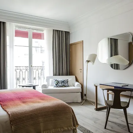 호텔 Vernet Champs Elysees 5*