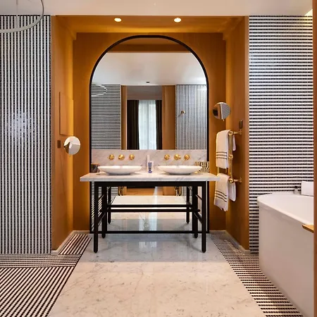호텔 Vernet Champs Elysees 5*