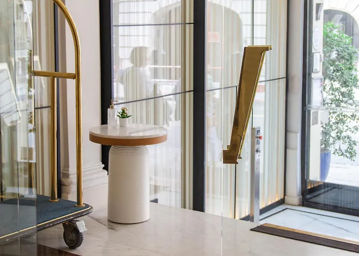 Vernet Champs Elysees Hotel